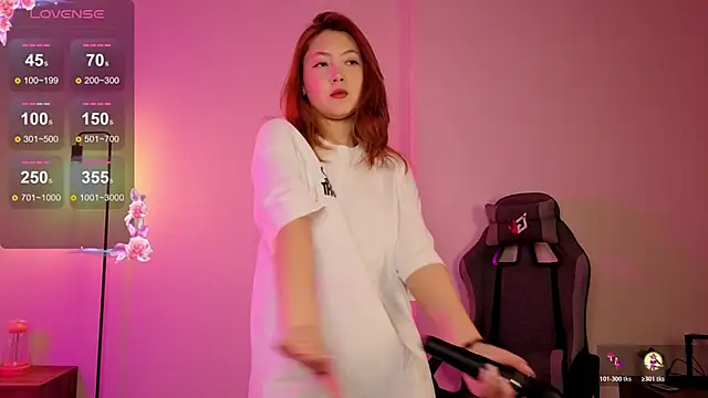 GoddamnSheSoHot online show from February 4, 1:47 pm