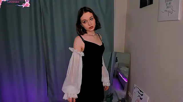 LillianPerry online show from February 15, 8:19 pm