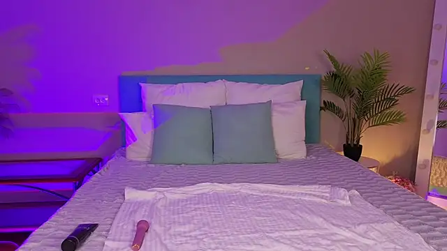 Candyyy     online show from March 18, 2:00 pm