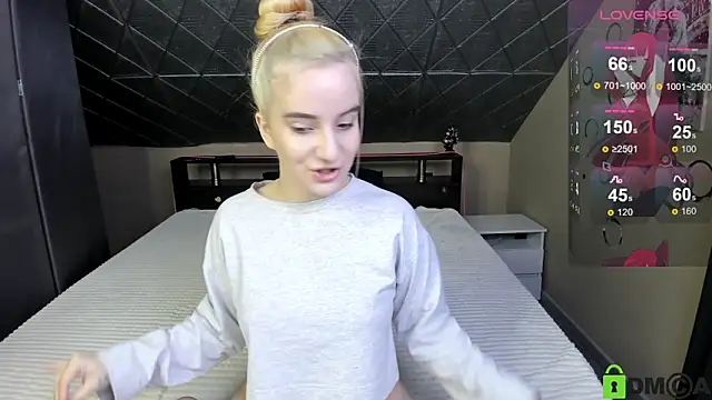 Naomi1Hinata online show from March 2, 3:17 am