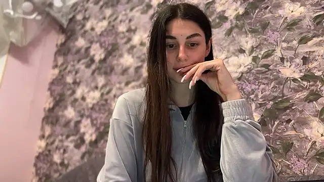 LiluMartiznir online show from April 7, 6:54 pm