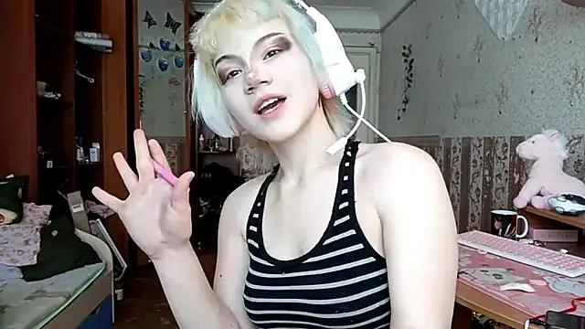 KathernSaulters online show from March 1, 7:19 am