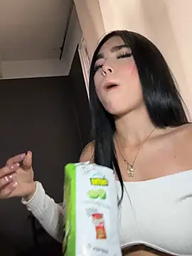 Sara Fernandez  online show from February 2, 8:08 pm