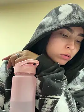 Sara Fernandez  online show from March 11, 3:14 pm