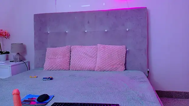 Ivorym00n online show from February 15, 7:00 am