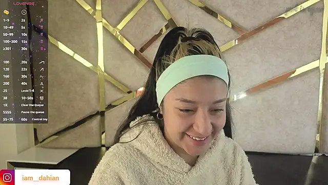 Dahiana Dmour  online show from March 19, 1:04 pm