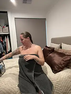 KristinaLouu online show from June 24, 9:08 am