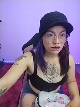 missfungi8 online show from April 10, 8:20 am