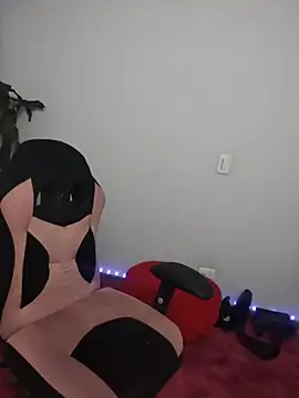 missfungi8 online show from April 16, 8:03 am