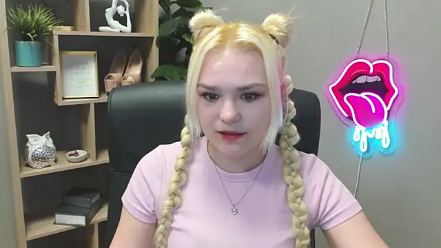 SweetLilyxo online show from March 20, 7:46 am