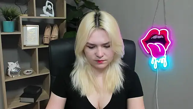 SweetLilyxo online show from March 15, 7:21 am