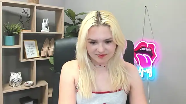 SweetLilyxo online show from June 1, 1:35 pm