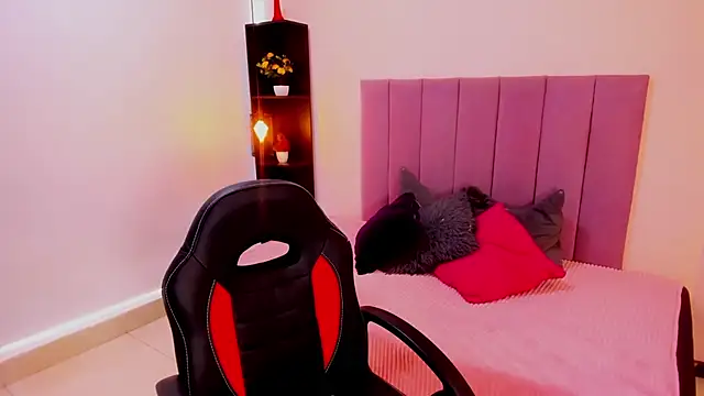 Raven love online show from April 9, 8:03 pm