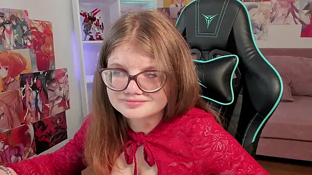 ChloeHalses online show from March 27, 6:30 pm