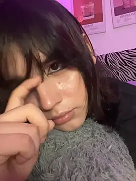 Daniellesins1 online show from April 15, 7:42 am