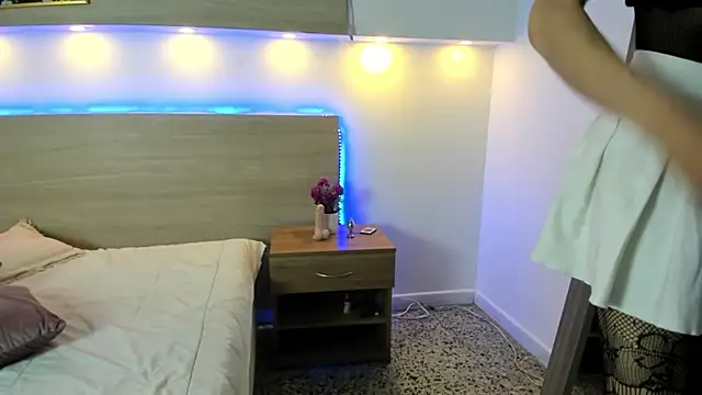 Calopezreal  online show from March 10, 1:04 pm