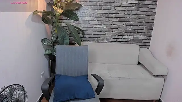 isabella star  online show from March 17, 11:58 am