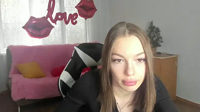 CandyGyrl online show from March 7, 8:10 am