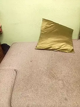 R Queen online show from March 13, 6:42 pm