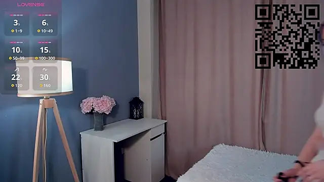 GoldenLenarz online show from April 14, 11:21 am