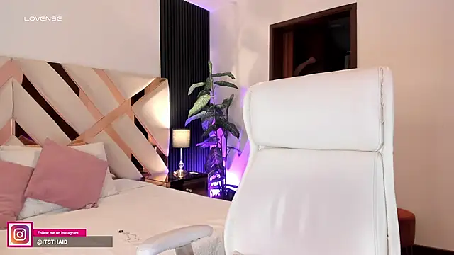 missthailand  online show from April 1, 10:29 pm