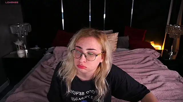 MillaLuxLove online show from March 27, 12:45 am