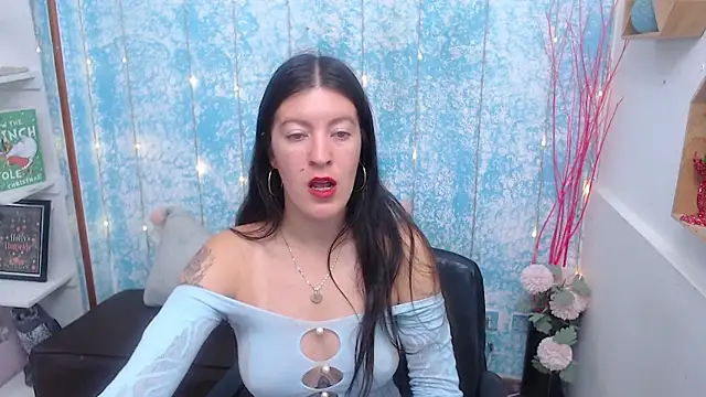 HannaOwen  online show from April 6, 1:56 pm