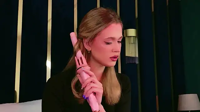 Beckie White online show from March 23, 9:32 pm