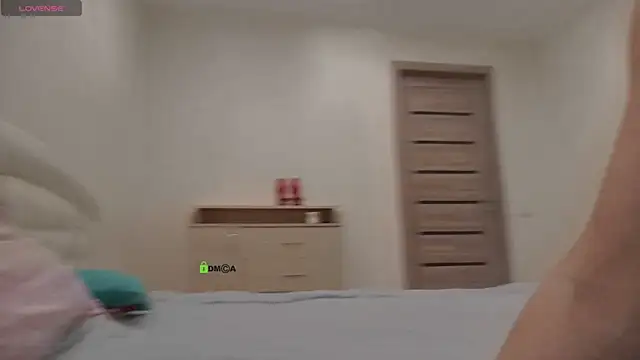 ShamlesssAdell online show from April 4, 7:45 pm