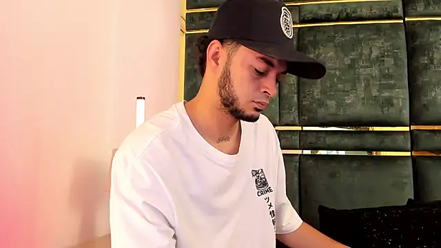 GaelyCoral online show from April 6, 11:22 am