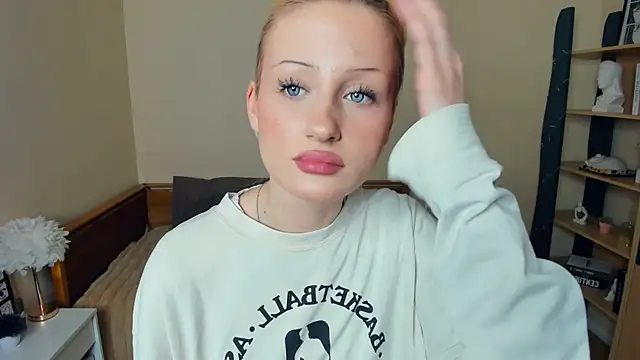 LolaStusse online show from March 1, 8:36 am