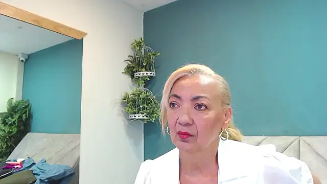 AmelieLux online show from March 5, 6:37 pm