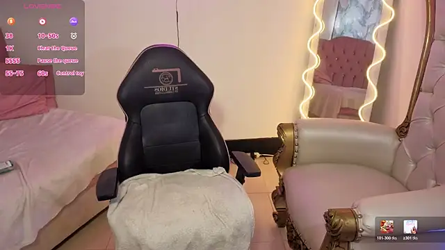 MAHYRA TAY online show from March 11, 8:33 pm