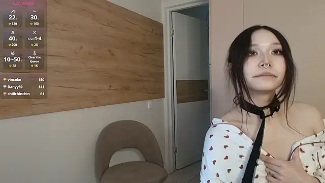 RayReina online show from February 21, 7:03 pm