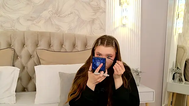 StacyHicks online show from March 9, 6:11 pm