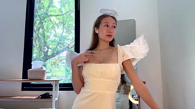 Alicecutepie online show from February 14, 6:48 am