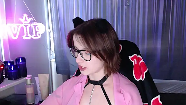 LunaXcherry online show from July 13, 5:35 pm