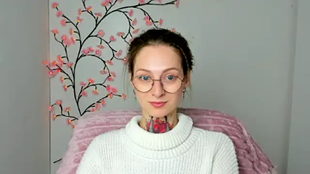 Esmi Winter online show from April 11, 11:14 am