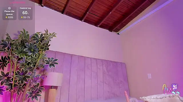 Ashley Beaomunt online show from April 2, 1:41 pm