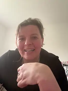 Laura-Loveyou online show from February 18, 1:10 pm