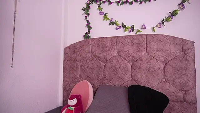 TiffanySander online show from March 14, 2:23 am