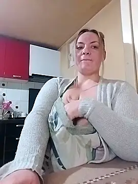 HotStepmommy4 online show from February 28, 11:04 pm