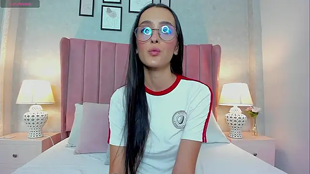 NataliaRivera  online show from February 17, 7:35 pm