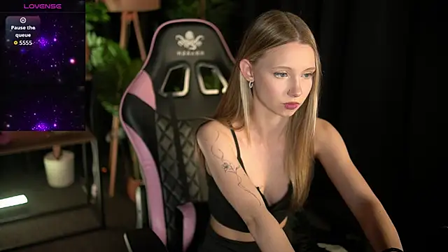 SweetDaisy me online show from April 1, 3:53 pm