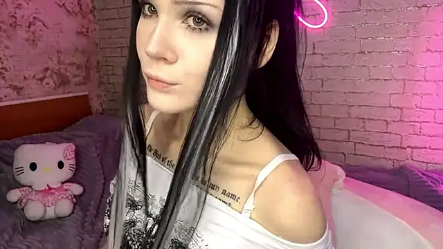 ExiePecue online show from March 2, 11:06 am