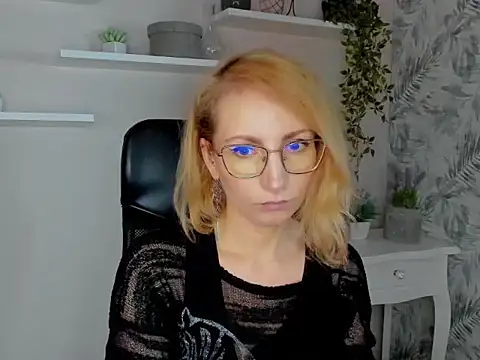 CinderellaMoon online show from February 23, 6:25 am