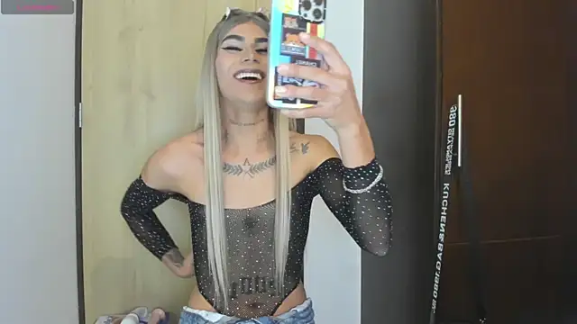 alisoondrean  online show from February 14, 1:51 am