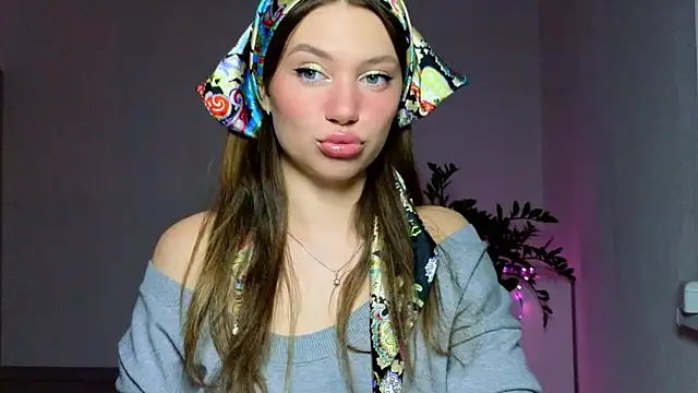 golden Flora online show from April 13, 7:47 pm