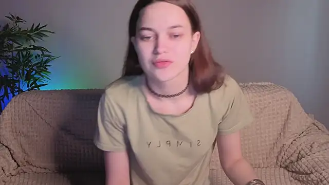 parrot kisha online show from April 8, 1:30 am