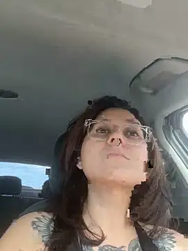 ValeValdez18 online show from February 15, 8:30 pm